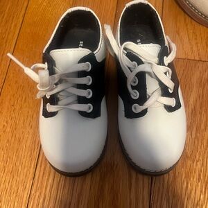 Stride Rite White and Blue Dress Shoes with Textured Fabric